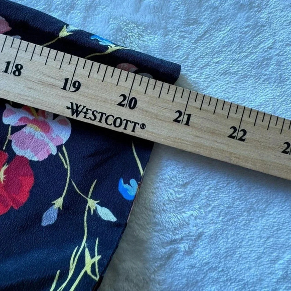 NWOT Equipment Femme Floral Silk Long Sleeve Blouse - Picture 7 of 7